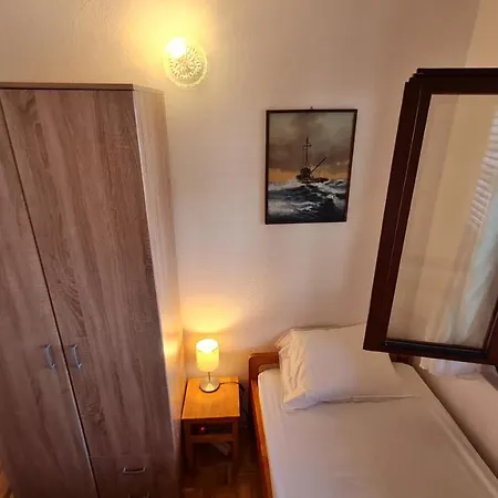 Cunka House Vis